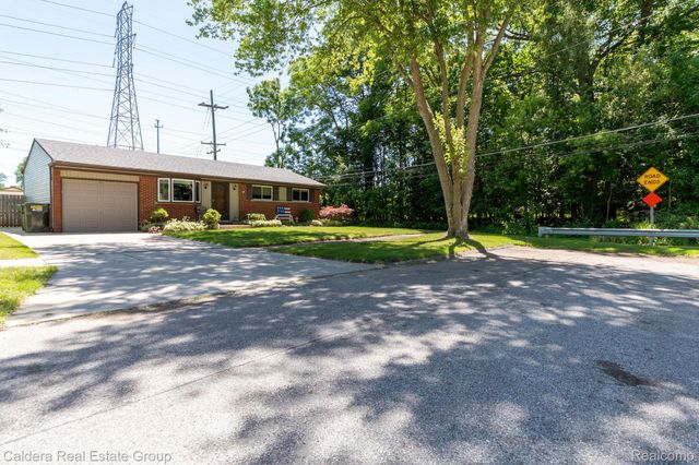 41024 Paign Drive Drive, Sterling Heights, MI 48313