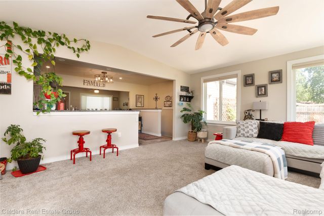 41024 Paign Drive Drive, Sterling Heights, MI 48313