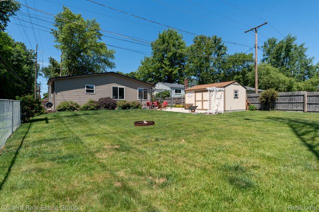 41024 Paign Drive Drive, Sterling Heights, MI 48313