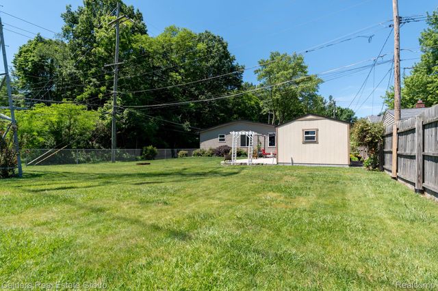 41024 Paign Drive Drive, Sterling Heights, MI 48313