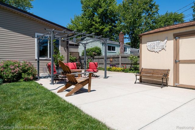 41024 Paign Drive Drive, Sterling Heights, MI 48313