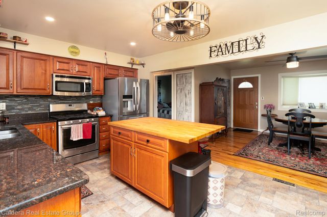41024 Paign Drive Drive, Sterling Heights, MI 48313