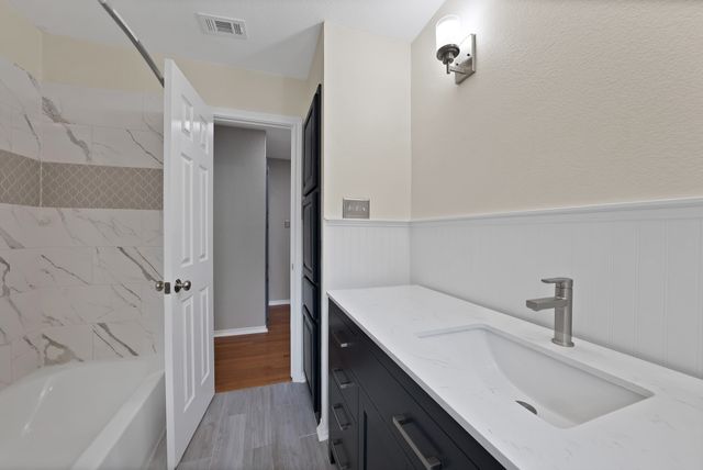 2004 Royal Club Court, Arlington, TX 76017