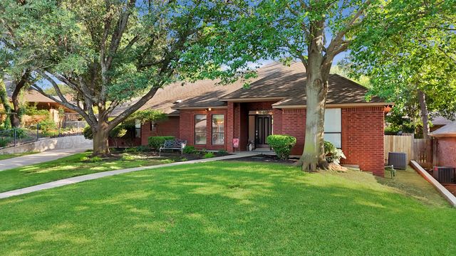 2004 Royal Club Court, Arlington, TX 76017