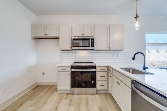 5603 Wandering Way, Maize, KS 67101