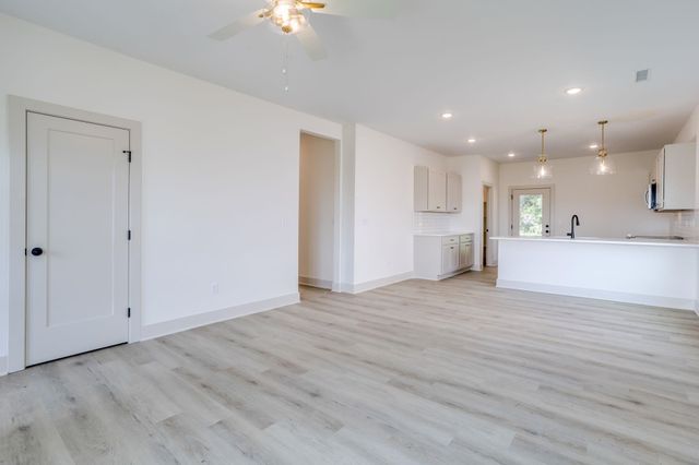 5603 Wandering Way, Maize, KS 67101