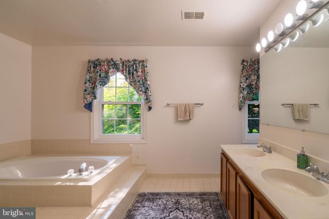 9907 ROSEWOOD HILL CIR, Vienna, VA 22182