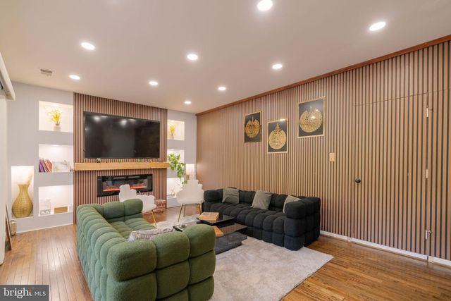 9907 ROSEWOOD HILL CIR, Vienna, VA 22182