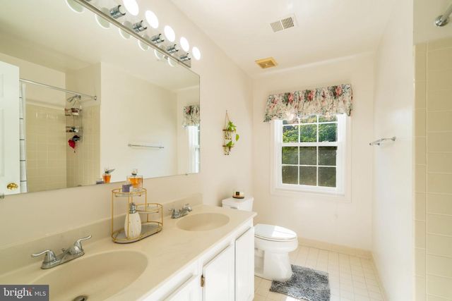 9907 ROSEWOOD HILL CIR, Vienna, VA 22182