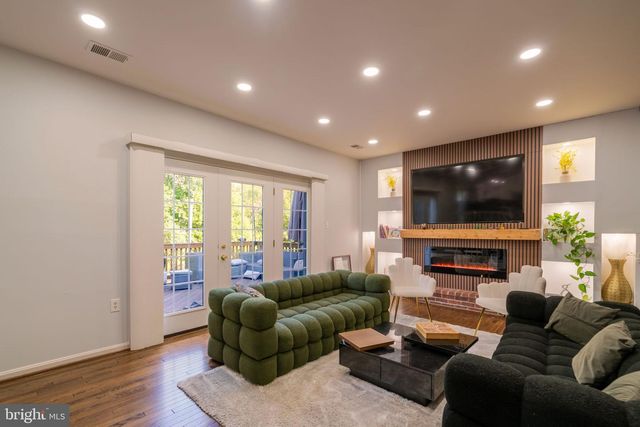 9907 ROSEWOOD HILL CIR, Vienna, VA 22182