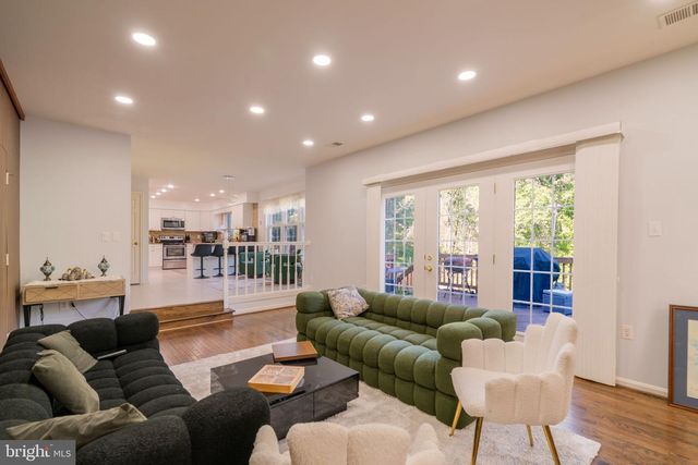 9907 ROSEWOOD HILL CIR, Vienna, VA 22182