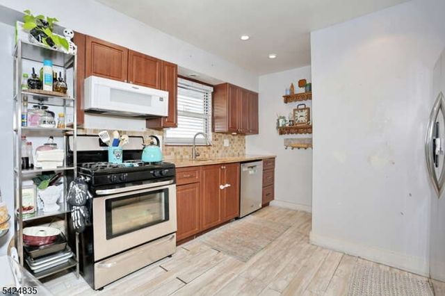 266 Coolidge Ave, Englewood City, NJ 07631