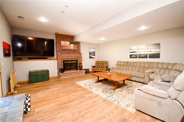 19613 E 11th Terrace, Independence, MO 64056