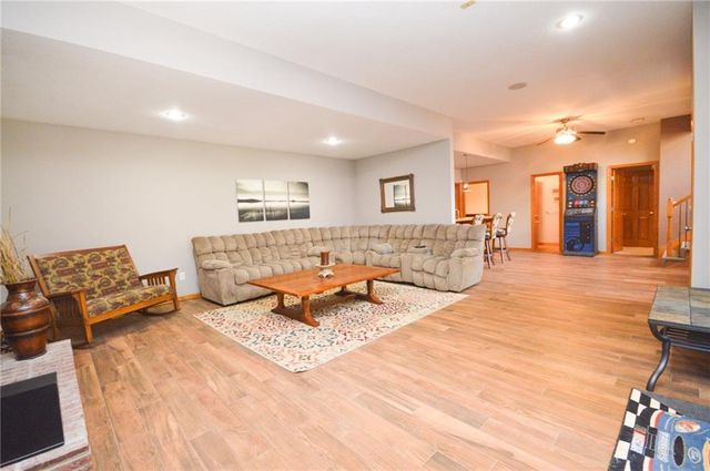 19613 E 11th Terrace, Independence, MO 64056