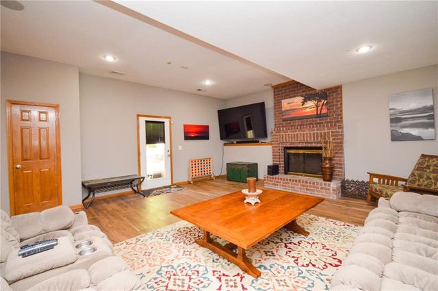 19613 E 11th Terrace, Independence, MO 64056
