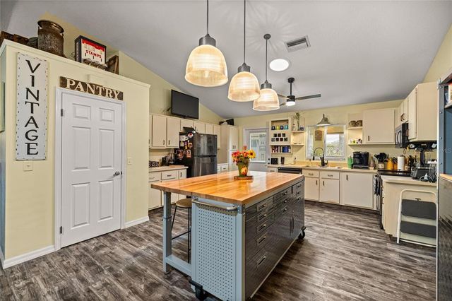 2535 NE 8TH AVENUE, Ocala, FL 34470