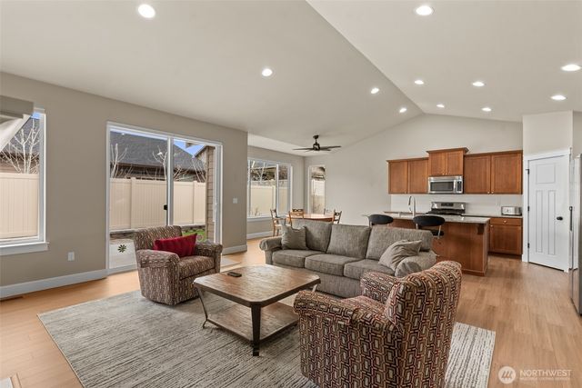 1747 S Blanchard Loop, East Wenatchee, WA 98802