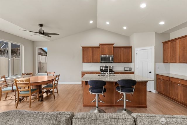 1747 S Blanchard Loop, East Wenatchee, WA 98802