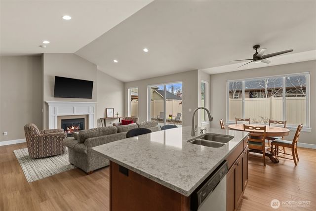 1747 S Blanchard Loop, East Wenatchee, WA 98802