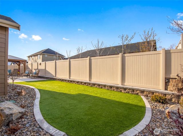 1747 S Blanchard Loop, East Wenatchee, WA 98802