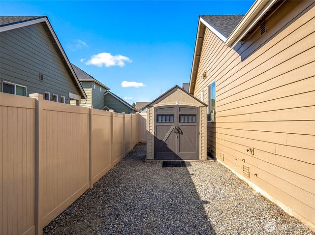 1747 S Blanchard Loop, East Wenatchee, WA 98802