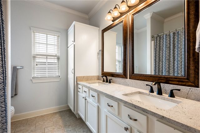 27 S Happy Hollow Road, Fayetteville, AR 72701