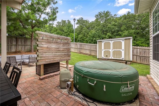 27 S Happy Hollow Road, Fayetteville, AR 72701