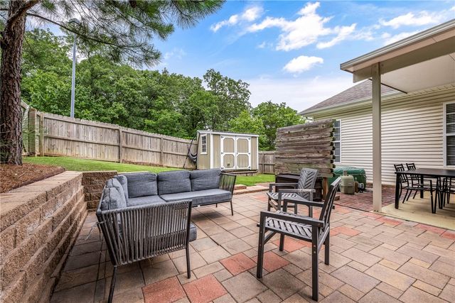 27 S Happy Hollow Road, Fayetteville, AR 72701