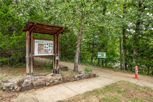 27 S Happy Hollow Road, Fayetteville, AR 72701