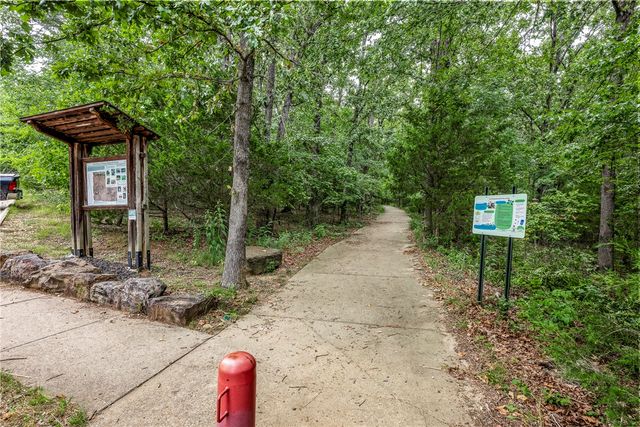 27 S Happy Hollow Road, Fayetteville, AR 72701