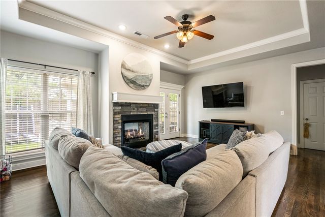 27 S Happy Hollow Road, Fayetteville, AR 72701