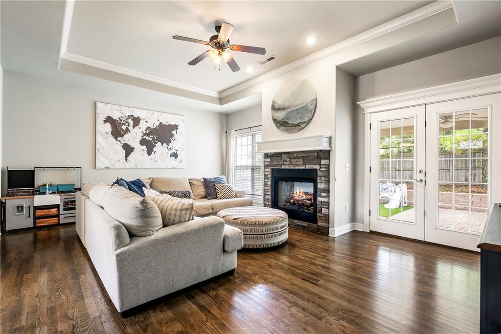 27 S Happy Hollow Road, Fayetteville, AR 72701