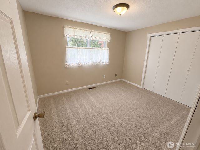 11210 133rd Avenue SE, Rainier, WA 98576