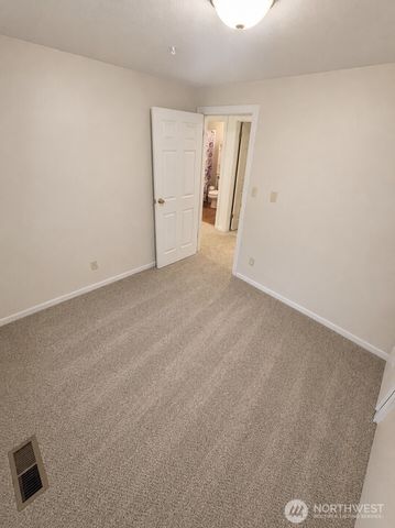 11210 133rd Avenue SE, Rainier, WA 98576