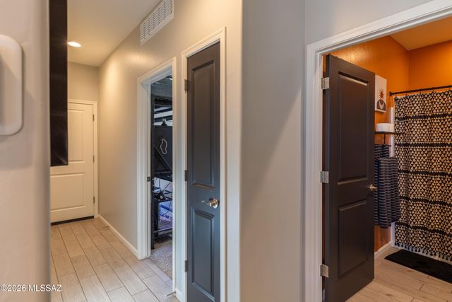 6860 W Jadewood Lane, Tucson, AZ 85757