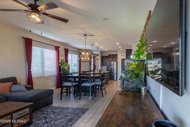 6860 W Jadewood Lane, Tucson, AZ 85757