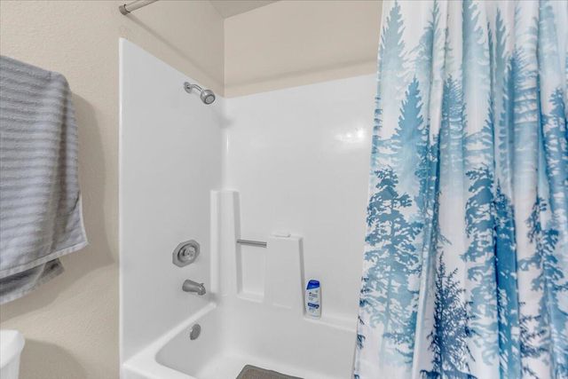 3087 Northwoods Way, Redding, CA 96002