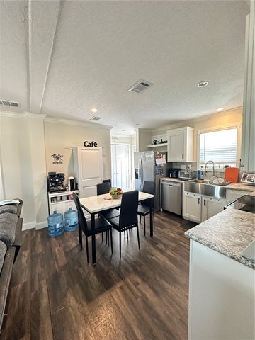 6867 NE 5TH STREET, Ocala, FL 34470