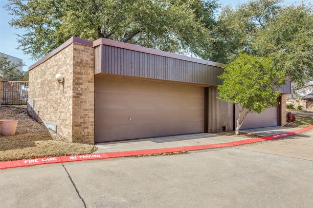 4225 Brook Tree Drive, Fort Worth, TX 76109