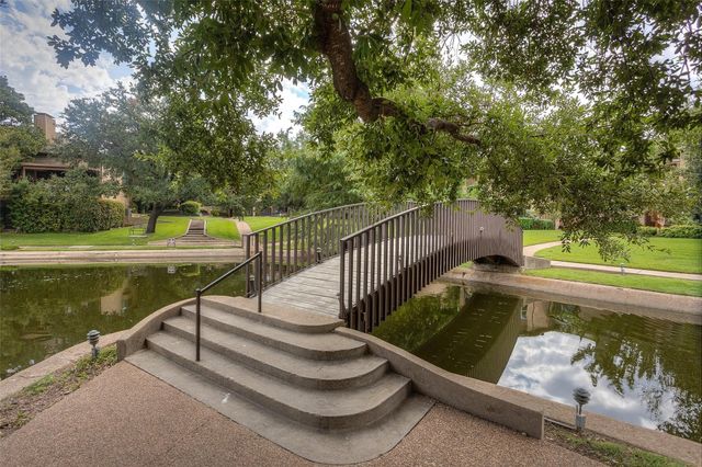 4225 Brook Tree Drive, Fort Worth, TX 76109