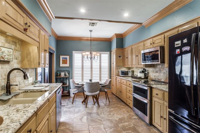 4225 Brook Tree Drive, Fort Worth, TX 76109