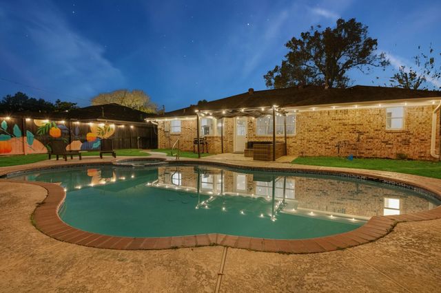 5819 Chrystell Lane, Houston, TX 77092