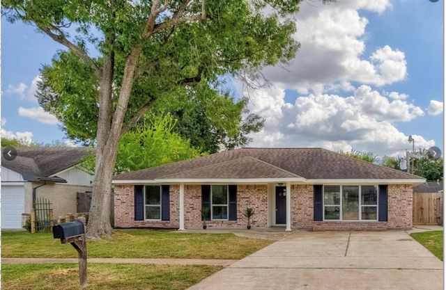 5819 Chrystell Lane, Houston, TX 77092