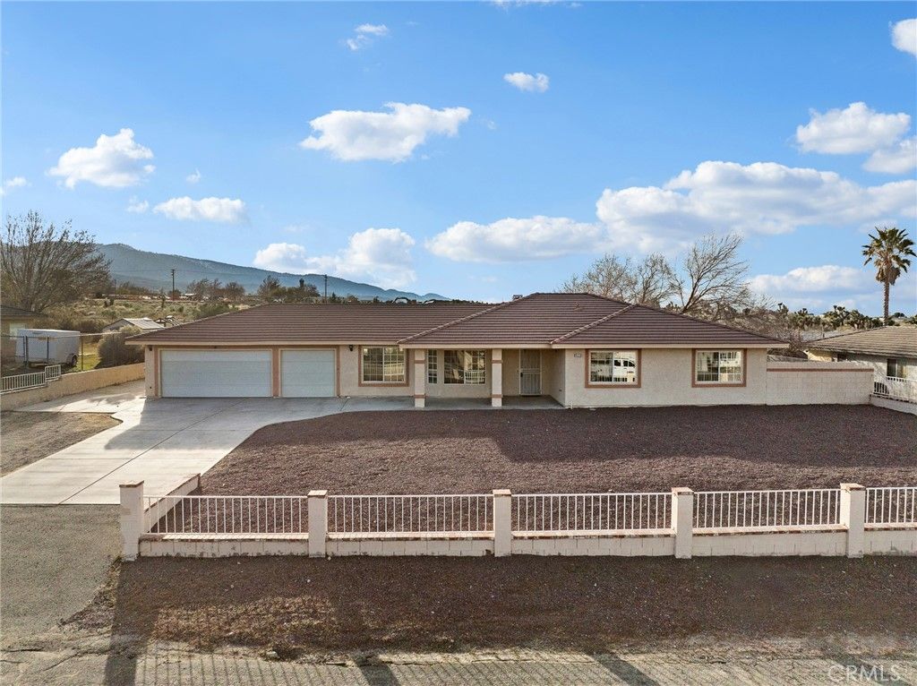Image 1 of property listing at 9550 Riggins, Phelan, CA 92371