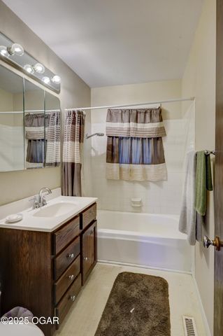 611 S Monroe Avenue, Joplin, MO 64801