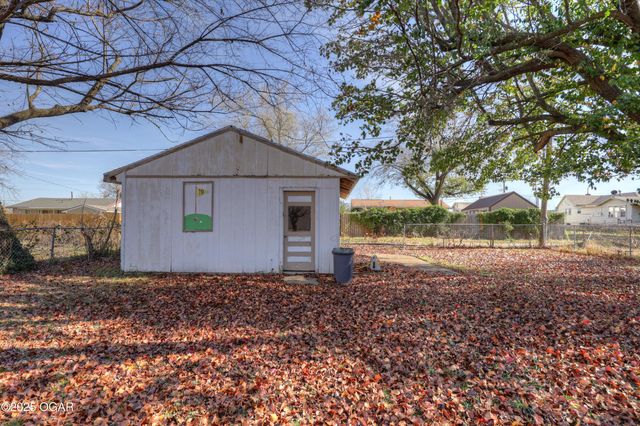 611 S Monroe Avenue, Joplin, MO 64801