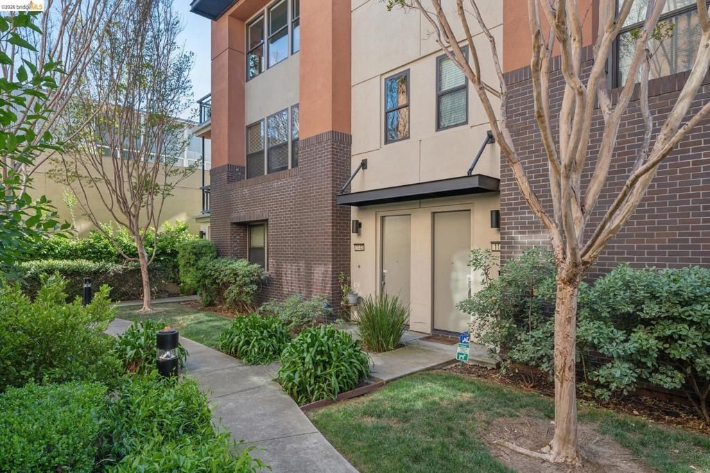 Image 3 of property listing at 1143 66Th St, Oakland, CA 94608