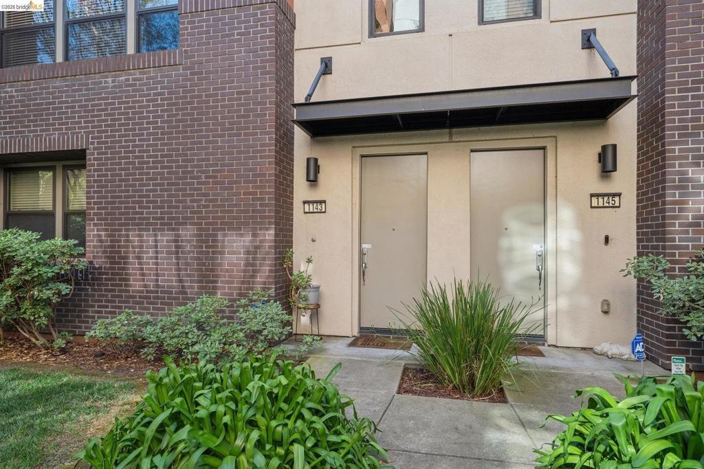 Image 4 of property listing at 1143 66Th St, Oakland, CA 94608