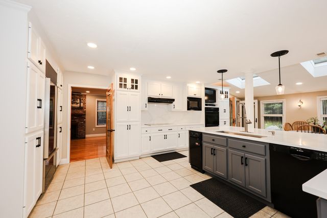 25 Autumn Rd, Wrentham, MA 02093