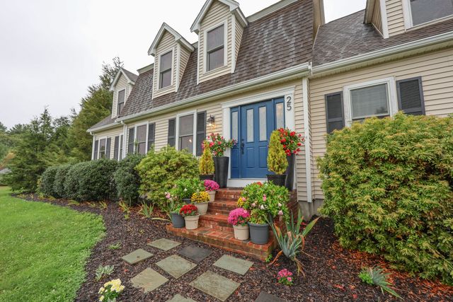 25 Autumn Rd, Wrentham, MA 02093